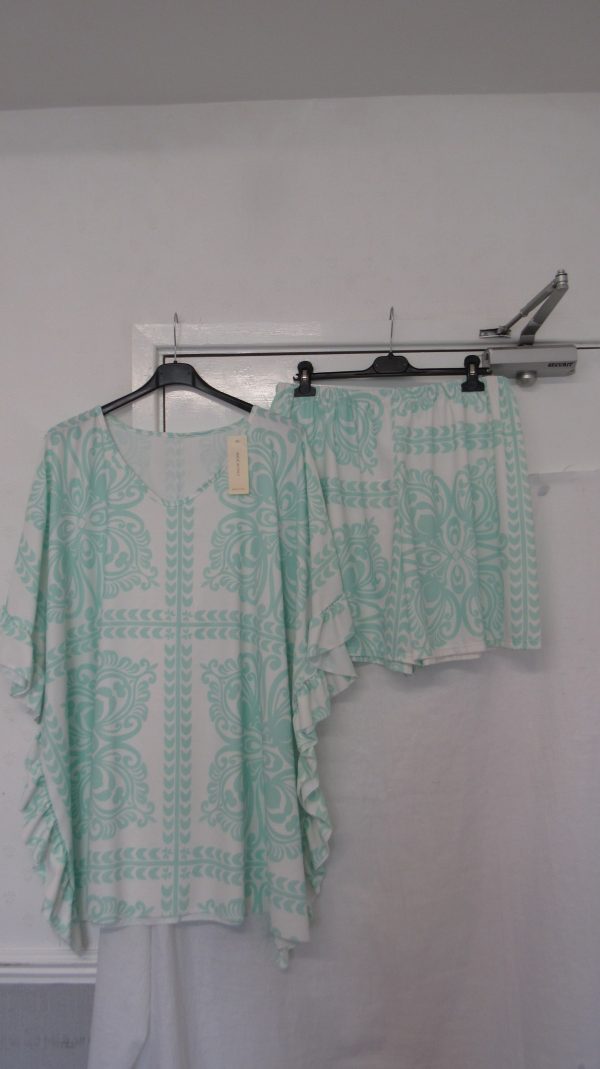 New Ladies Plus Size Mint Green Printed 2 Piece Co Ord Set With V Neck Top & Shorts One size fits sizes 18 20 22 Non RETURNABLE - Image 2