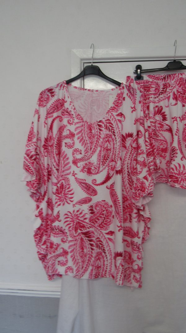New Ladies Plus Size Cerise Pink Printed 2 Piece Co Ord Set With V Neck Top & Shorts One size fits sizes 18 20 22 Non RETURNABLE - Image 3