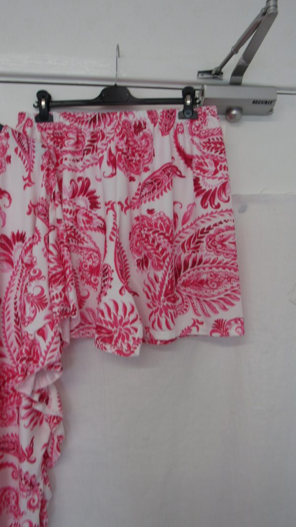 New Ladies Plus Size Cerise Pink Printed 2 Piece Co Ord Set With V Neck Top & Shorts One size fits sizes 18 20 22 Non RETURNABLE - Image 4