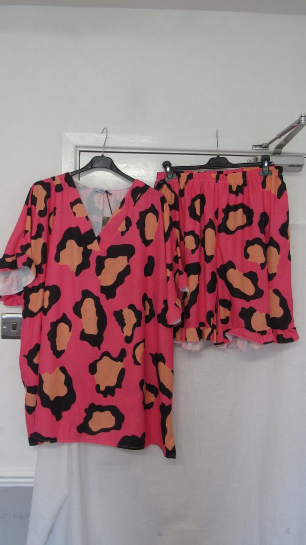 New Ladies Plus Size Cerise Pink Leopard Print 2 Piece Co Ord Set With V Neck Top & Shorts One size fits sizes 18 20 22 Non RETURNABLE