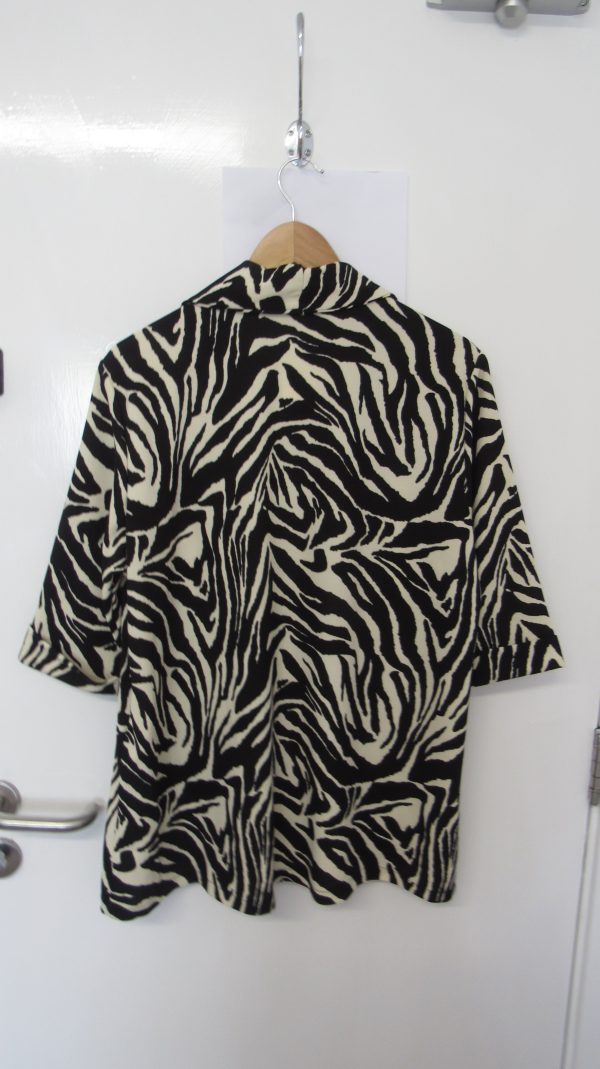 New Ladies Zebra Print Pocket Lightweight Jacket One Size fits sizes 14 16 18 20 - Image 6
