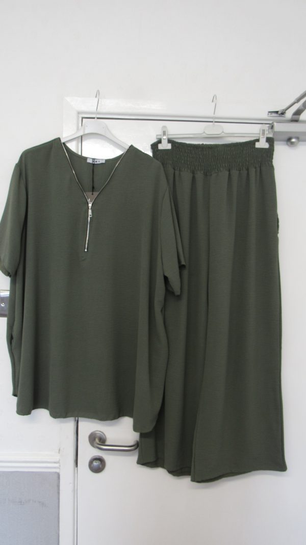 New Ladies Plus Size Khaki 2 Piece Co Ord Set With V Neck Top & Trousers One size fits sizes 18 20 22 NON RETURNABLE
