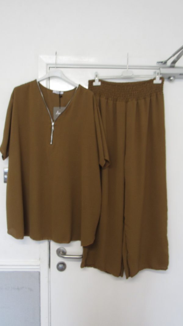 New Ladies Plus Size Brown 2 Piece Co Ord Set With V Neck Top & Trousers One size fits sizes 18 20 22 NON RETURNABLE