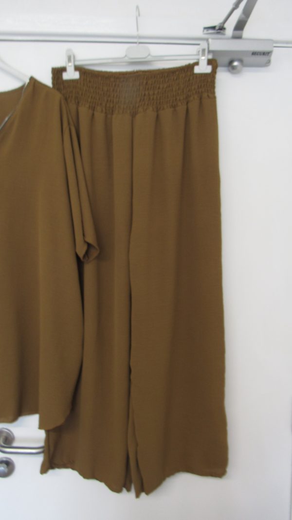 New Ladies Plus Size Brown 2 Piece Co Ord Set With V Neck Top & Trousers One size fits sizes 18 20 22 NON RETURNABLE - Image 3
