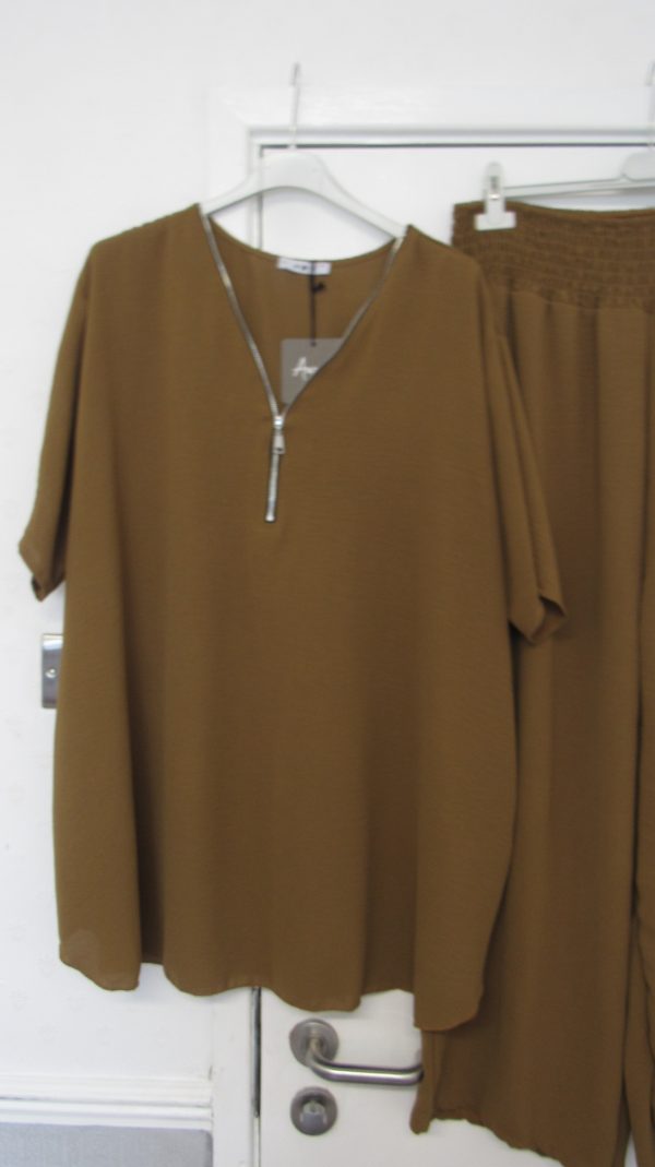 New Ladies Plus Size Brown 2 Piece Co Ord Set With V Neck Top & Trousers One size fits sizes 18 20 22 NON RETURNABLE - Image 4