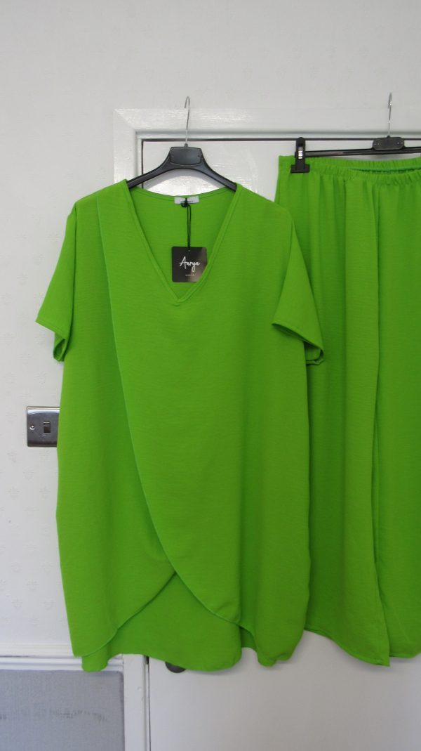 New Ladies Plus Size Lime Green 2 Piece Co Ord Set With V Neck Top & Trousers One size fits sizes 18 20 22 NON RETURNABLE - Image 3