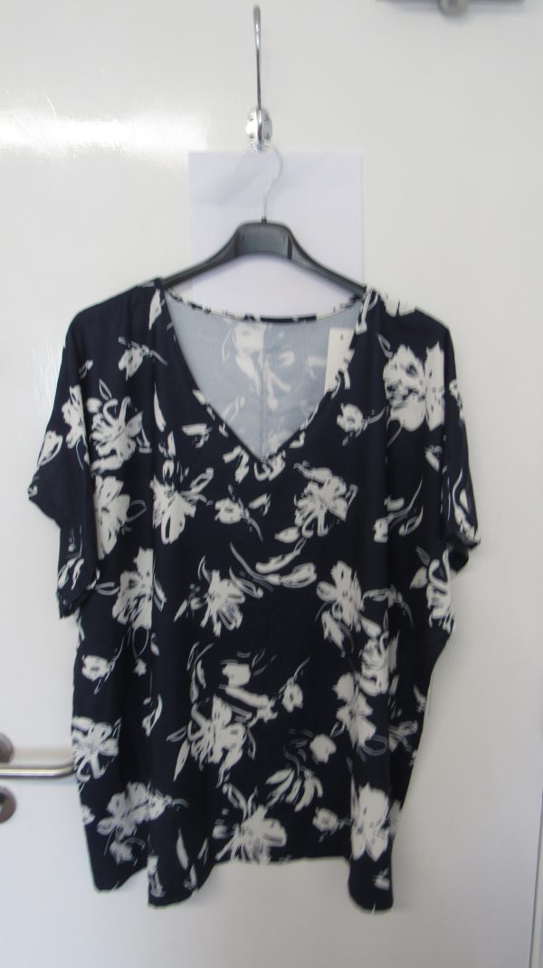 Navy Blue Print V Neck Top One Size fits sizes 18 20 22 24