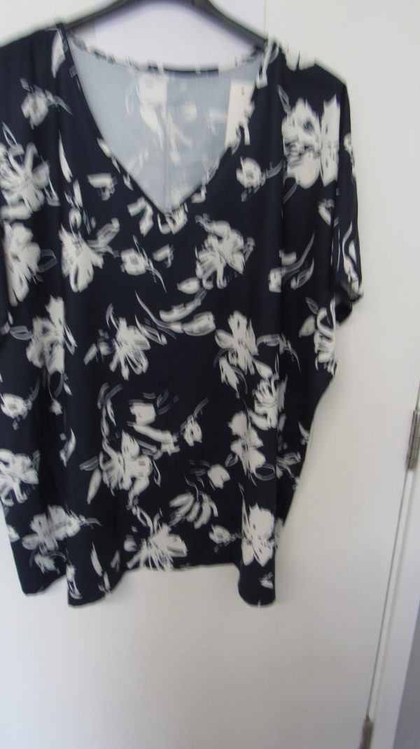 Navy Blue Print V Neck Top One Size fits sizes 18 20 22 24 - Image 3