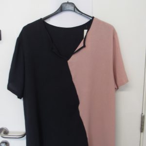 Navy and Pink V Neck Top One Size fits sizes 18 20 22 NON RETURNABLE