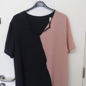 Navy and Pink V Neck Top One Size fits sizes 18 20 22 NON RETURNABLE