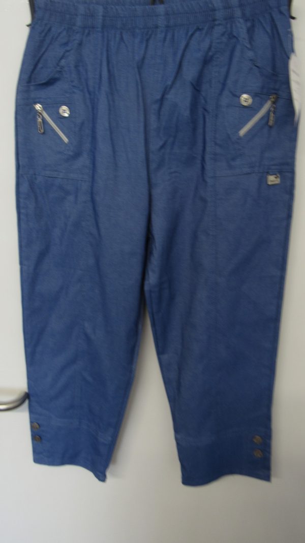 Cherry Berry Denim Blue 3/4 length stretchy trousers Size T3 UK 12 NON RETURNABLE - Image 5