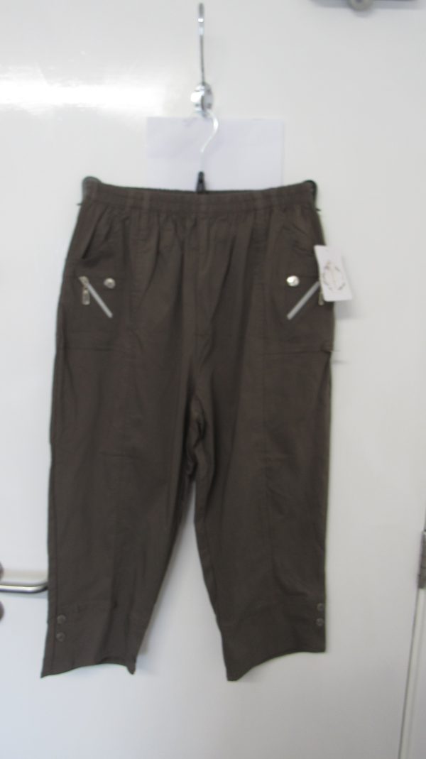 Cherry Berry Mocha 3/4 length stretchy trousers Size T5 UK 16