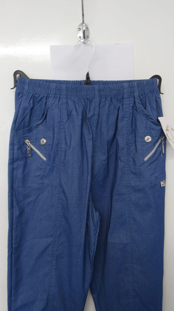 Cherry Berry Denim Blue 3/4 length stretchy trousers Size T4 UK 14 - Image 3