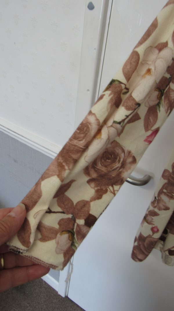 New Ladies Beige with Pink Floral Lightweight Jumper One Size fits sizes 16 18 20 22 - Image 4