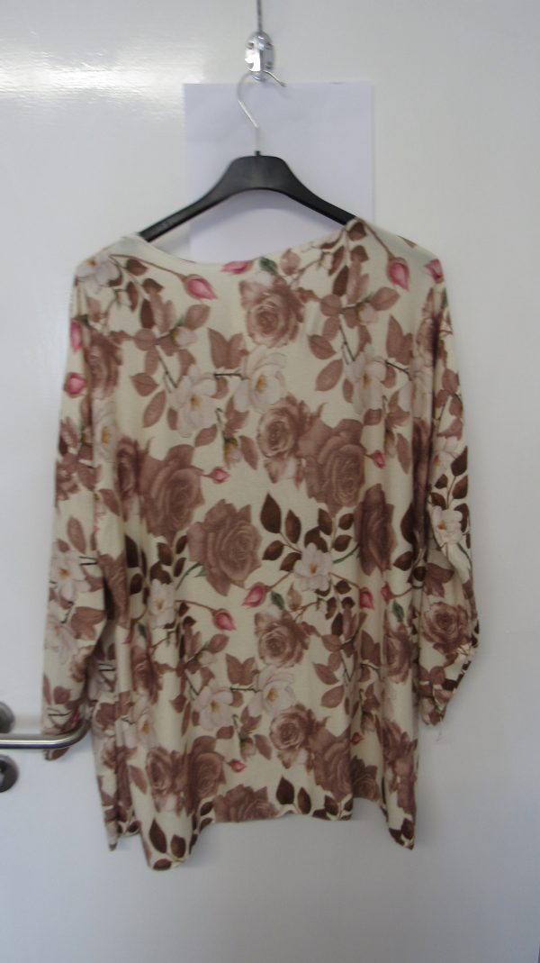 New Ladies Beige with Pink Floral Lightweight Jumper One Size fits sizes 16 18 20 22 - Image 5