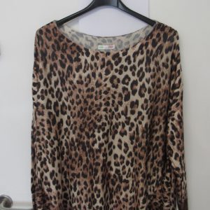 New Ladies Leopard Print Lightweight Jumper One Size fits sizes 16 18 20 22