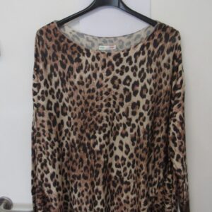 New Ladies Leopard Print Lightweight Jumper One Size fits sizes 16 18 20 22