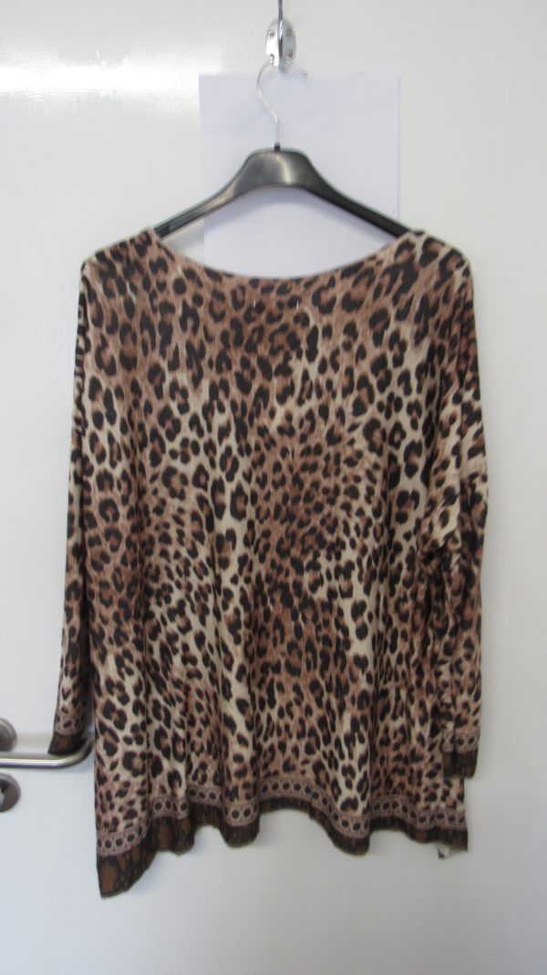 New Ladies Leopard Print Lightweight Jumper One Size fits sizes 16 18 20 22 - Image 5
