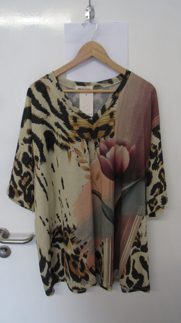 New Ladies V Neck Tulip Tunic Top One Size fits sizes 18 20 22 24 - Image 3