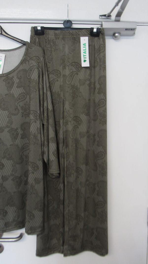 New Ladies Green Pattern Top and Trousers Co-ord Set One Size fits sizes 18 20 22 - Image 4