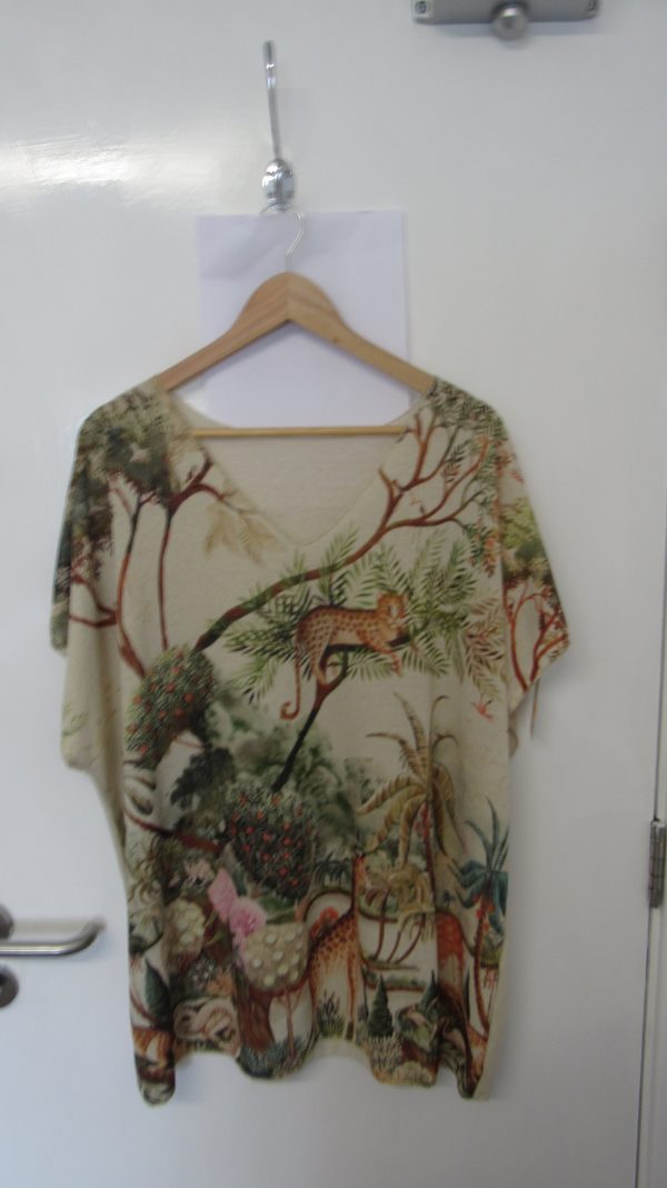 New Ladies Animal Print V Neck Lightweight Jumper Top One Size fits sizes 18 20 22