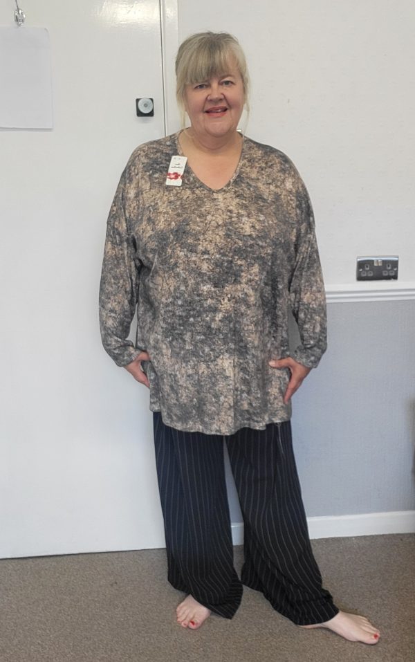 New Beige Pattern Soft Jumper One Size fits sizes 18 20 22 24 - Image 7