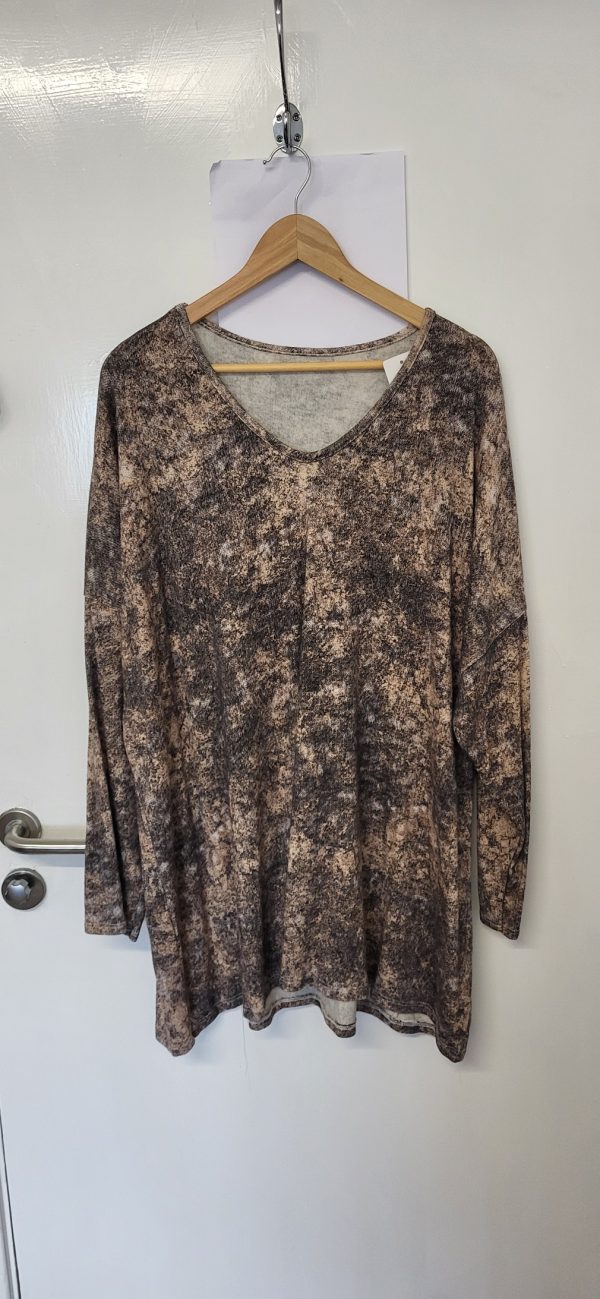 New Beige Pattern Soft Jumper One Size fits sizes 18 20 22 24 - Image 2