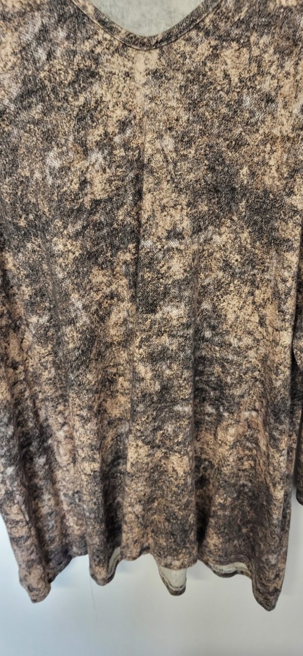 New Beige Pattern Soft Jumper One Size fits sizes 18 20 22 24 - Image 3