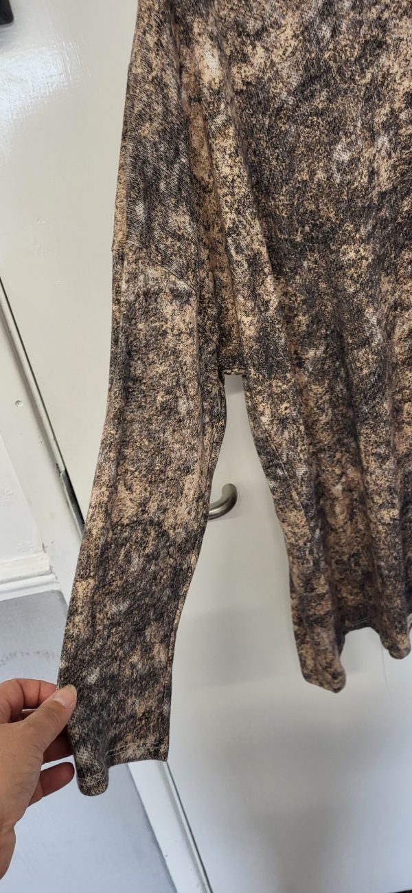 New Beige Pattern Soft Jumper One Size fits sizes 18 20 22 24 - Image 4