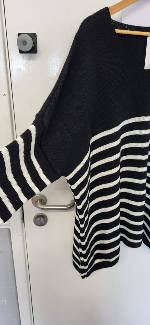 NEW Ladies Black White Stripe Jumper One Size Fits 18 20 22 24 - Image 3