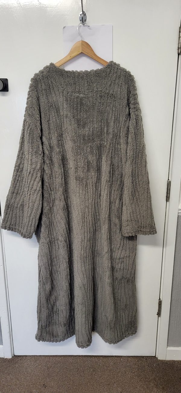 New Soft Grey Bunny Dressing Gown One Size fits sizes 18 20 22 24 - Image 7