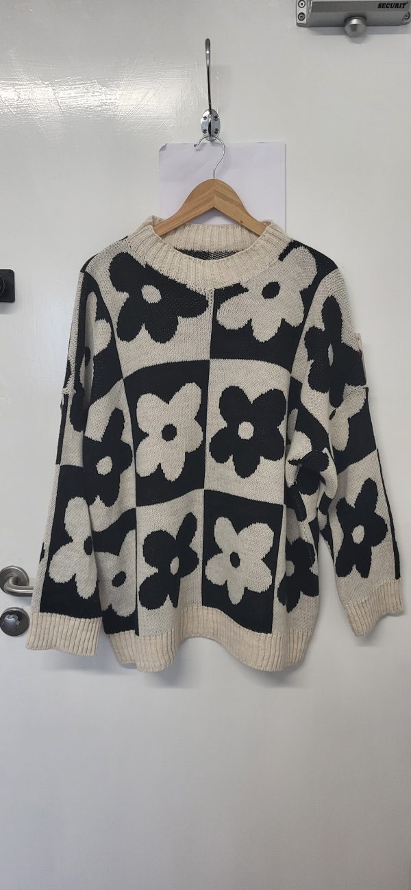 New Ladies Beige with Black Flower Jumper One Size fits sizes 18 20 22 - Image 3
