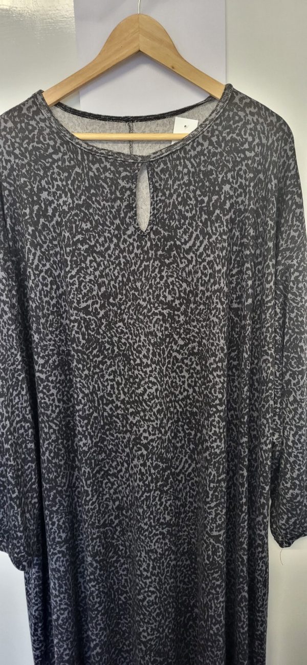 New Ladies Grey Pattern Snuggle One Size fits sizes 18 20 22 24 - Image 3