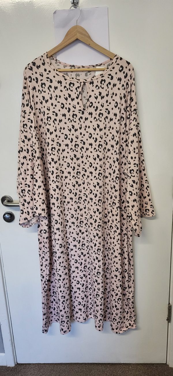 New Ladies Pink Pattern Snuggle One Size fits sizes 18 20 22 24 - Image 2