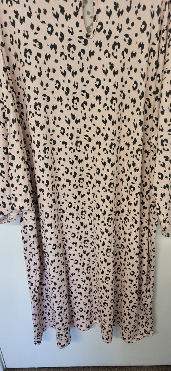 New Ladies Pink Pattern Snuggle One Size fits sizes 18 20 22 24 - Image 4