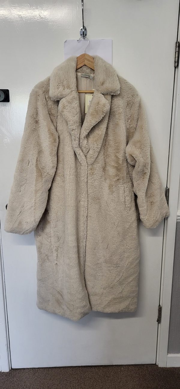 New Ladies Beige Fur Type Coat Size XL/XXL