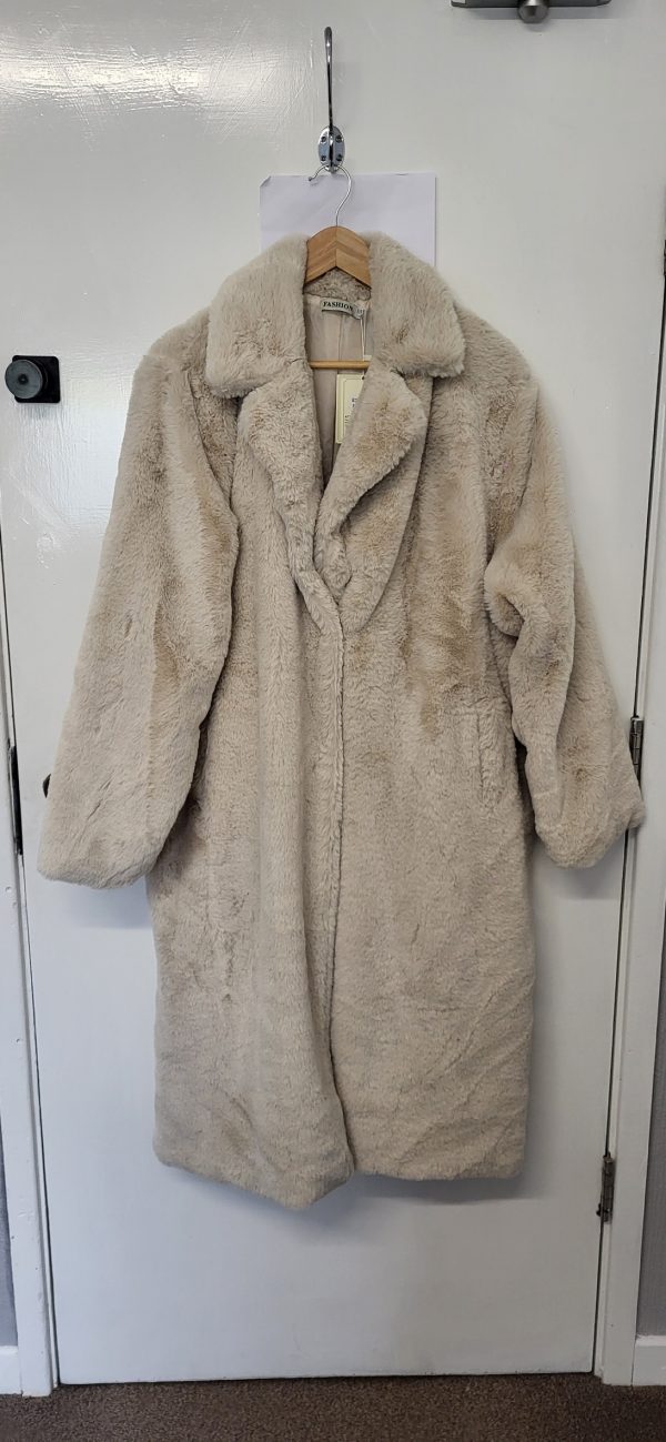 New Ladies Beige Fur Type Coat Size XL/XXL - Image 2