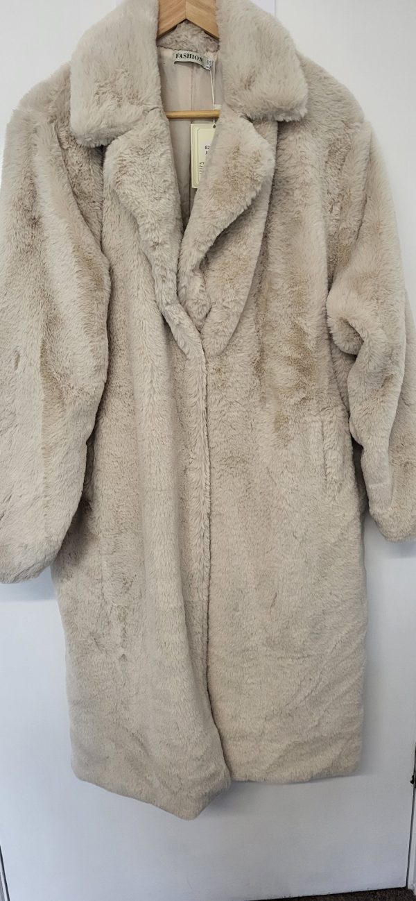 New Ladies Beige Fur Type Coat Size XL/XXL - Image 3