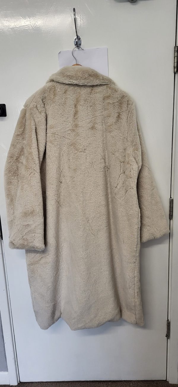 New Ladies Beige Fur Type Coat Size XL/XXL - Image 7