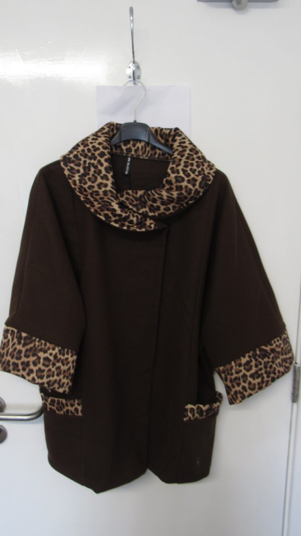 New Ladies Brown Poncho Animal Print One Size fits sizes 18 20 22 - Image 2