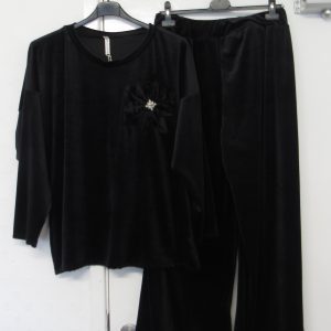 New Ladies Black Flower Velour 2 piece set One Size fits sizes 14 16 18 20