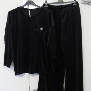 New Ladies Black Flower Velour 2 piece set One Size fits sizes 14 16 18 20