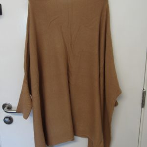 Camel Ladies Batwing Tassel Poncho One size fits sizes 16 18 20 22 24 26