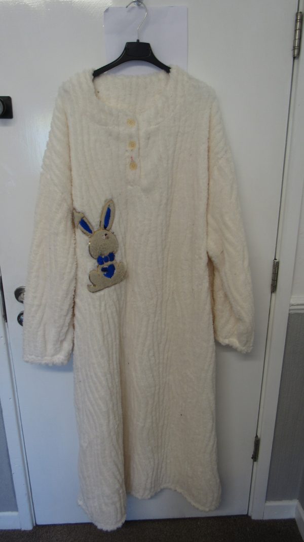 New Soft Winter White Bunny Dressing Gown One Size fits sizes 18 20 22 24