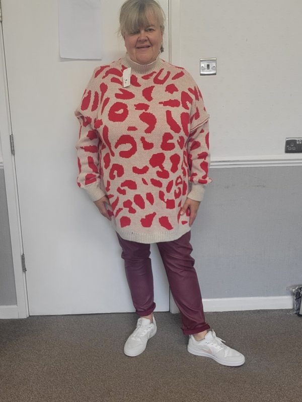 New Ladies Red and Beige Leopard Print Long Jumper One Size fits sizes 18 20 22 24 - Image 7