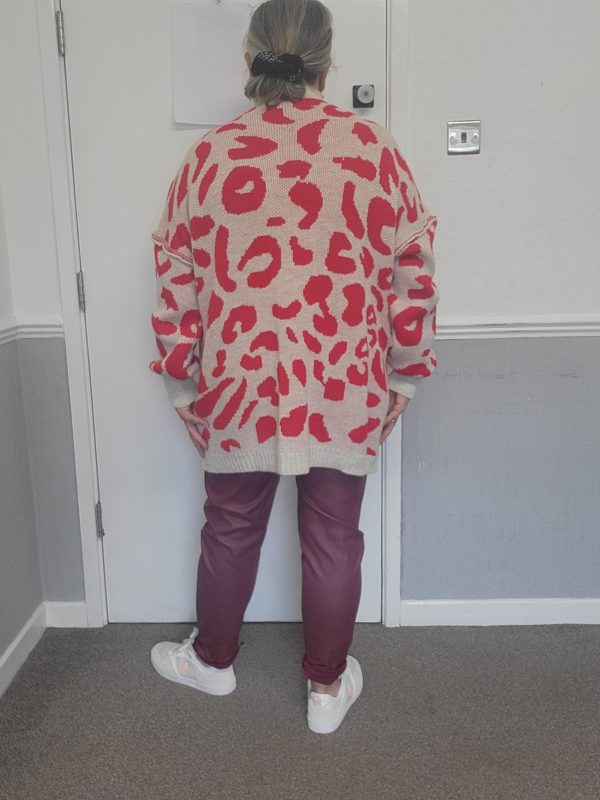 New Ladies Red and Beige Leopard Print Long Jumper One Size fits sizes 18 20 22 24 - Image 8