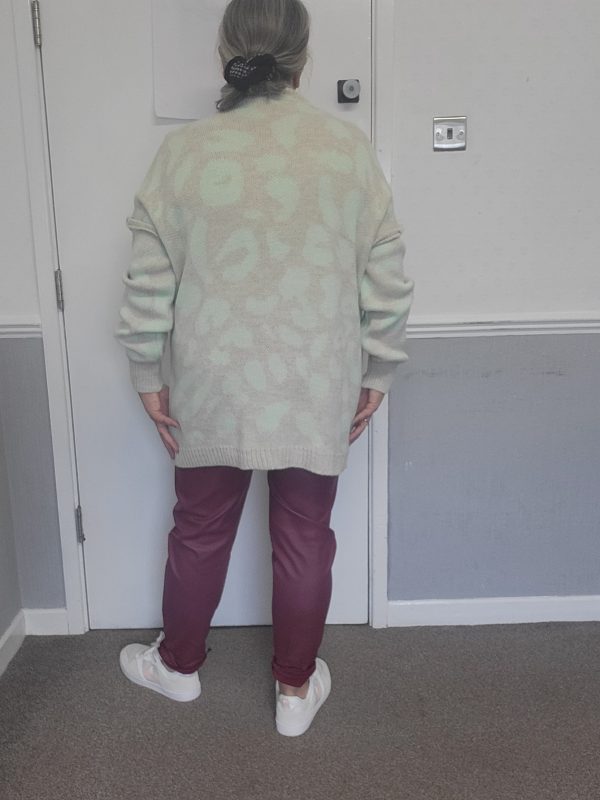 New Ladies Mint Green and Beige Leopard Print Long Jumper One Size fits sizes 18 20 22 24 - Image 7