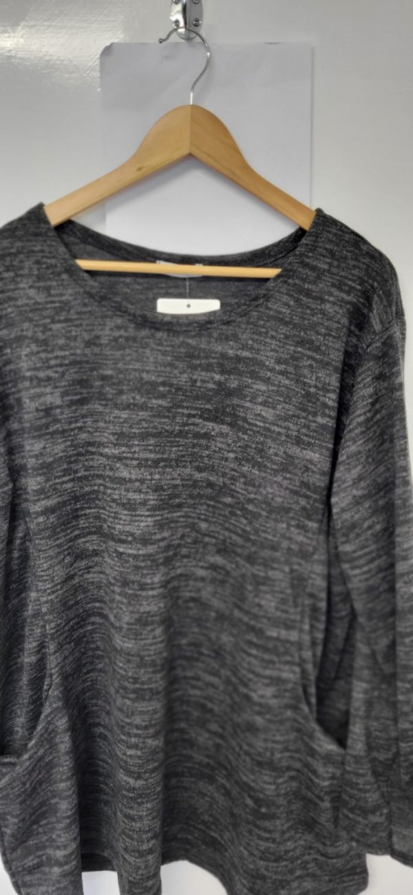 New Ladies Black Pockets Lightweight Jumper One Size fits sizes 16 18 20 22 - Image 3