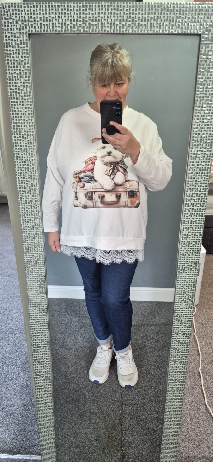New White Dog Lacy Sweatshirt One Size fits sizes 18 20 22 - Image 9