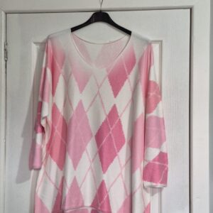 New Ladies Pink V Neck Diamond Pattern Jumper One Size fits sizes 18 20 22